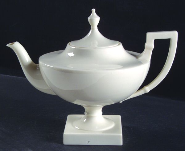 Colonial White Teapot & Lid