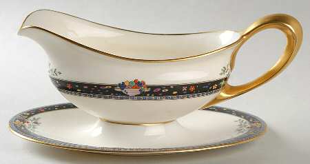 Coronado Gravy Boat with Attached Underplate