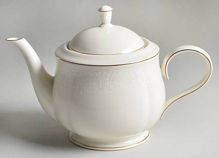 Courtyard Gold Teapot & Lid