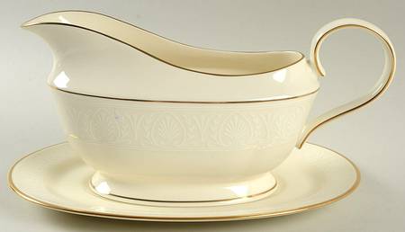 Courtyard Gold Gravy Boat & Underplate