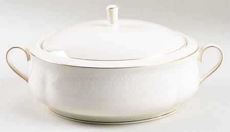 Courtyard Gold Round Covered Vegetable