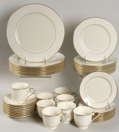 Courtyard Gold 40 Piece Set