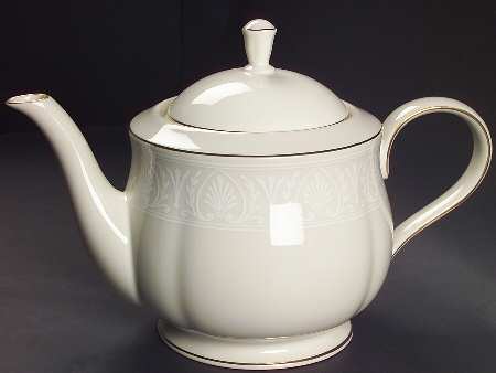 Courtyard Gold Teapot & Lid