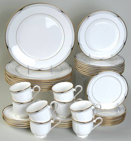 Erica (USA Backstamp) 40 Piece Estate Set
