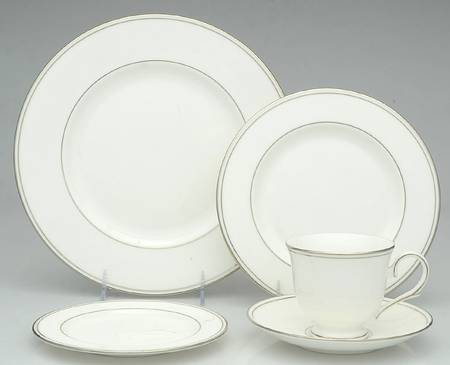 Federal Platinum 40 Piece Estate Set