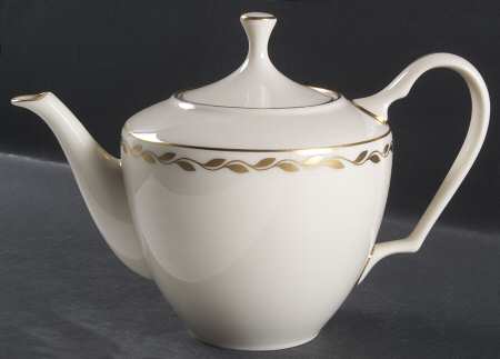 Golden Wreath Teapot & Lid