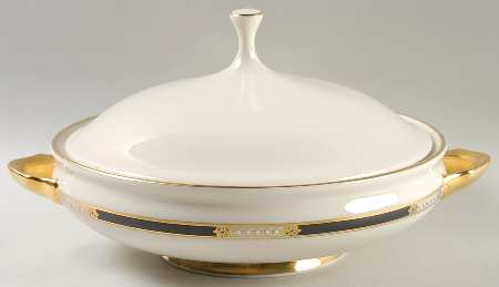 Hancock Round Covered Vegetable