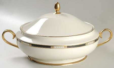 Hancock 1999 Shape Round Covered Vegetable