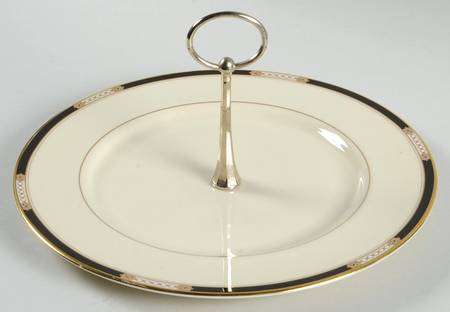 Hancock Round Serving Plate with Handle (DP)