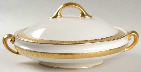 J19 Cream Round Covered Vegetable
