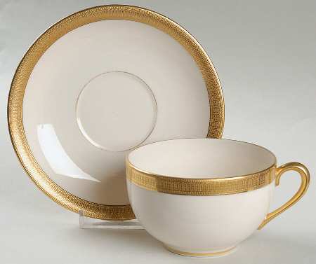 J19 Cream Oversized Cup & Saucer Set
