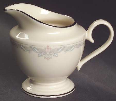 Kingston 1999 Shape Creamer