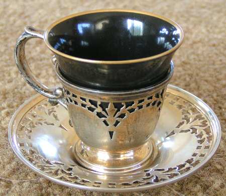 Lenox Liners (Cream, Gold Trim) Decoration #O5A Bell Shape Demitasse Liner