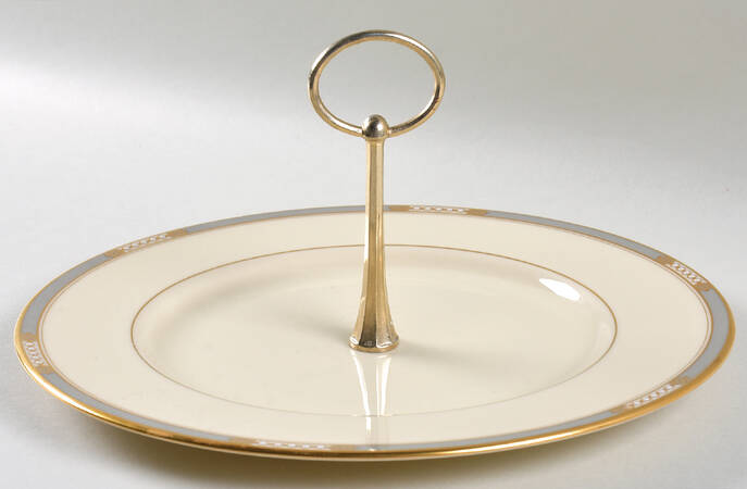 McKinley Round Serving Plate with Handle (DP)