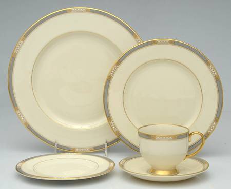 McKinley 40 Piece Estate Set