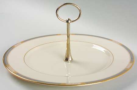 McKinley Round Serving Plate with Handle (DP)