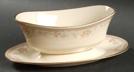 Medford Gravy Boat with Attached Underplate