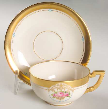The Mount Vernon Flat Cup & Saucer Set