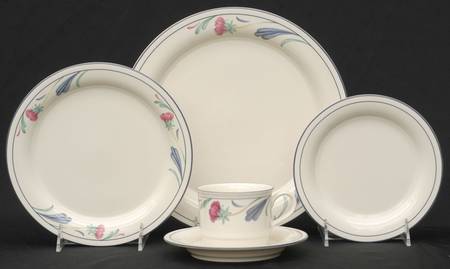 Poppies On Blue 40 Piece Estate Set