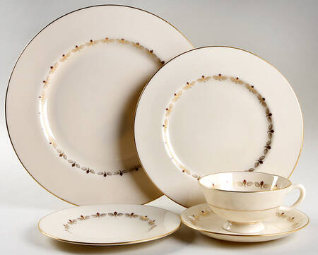 Romance 40 Piece Estate Set