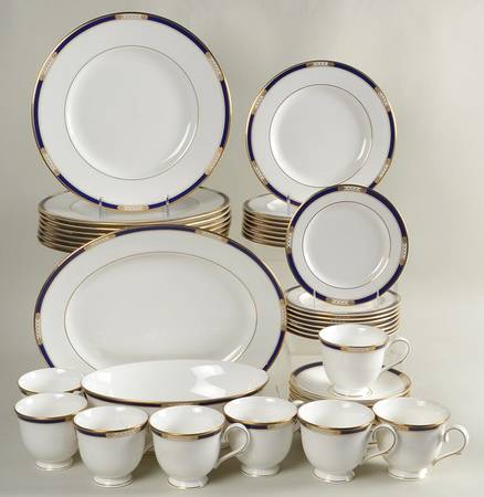 Royal Treasure 42 Piece Estate Set