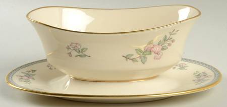 Serenade Gravy Boat with Attached Underplate