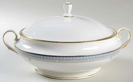 Sheraton Blue Round Covered Vegetable
