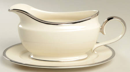 Solitaire Gravy Boat & Underplate