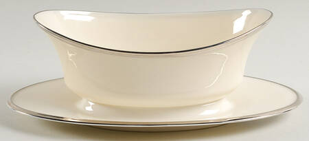 Solitaire Gravy Boat with Attached Underplate
