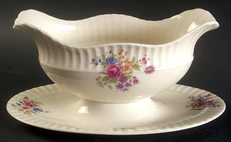 Victoria Gravy Boat with Attached Underplate