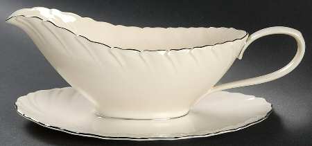 Weatherly Gravy Boat with Attached Underplate