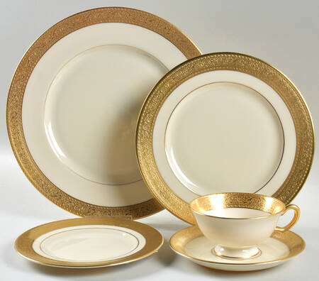 Westchester 40 Piece Estate Set