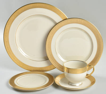 Westchester 40  Piece Estate Set