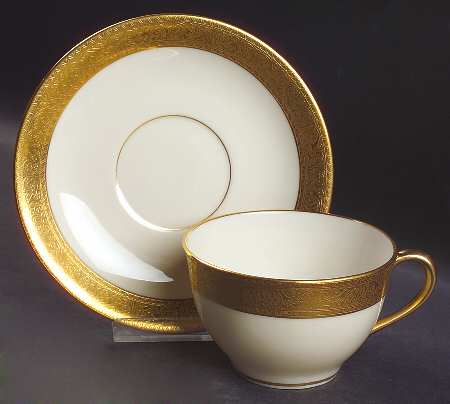 Westchester Flat Cup & Saucer Set
