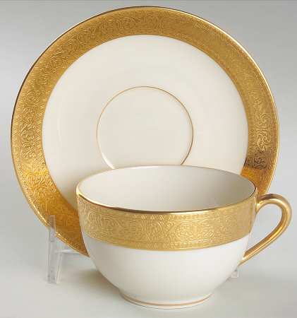 Westchester Flat Cup & Saucer Set