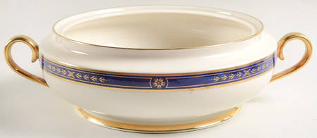 Winslow Castle 1999 Shape Round Vegetable No Lid
