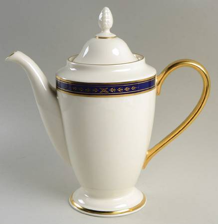 Winslow Castle 1999 Shape Coffee Pot & Lid