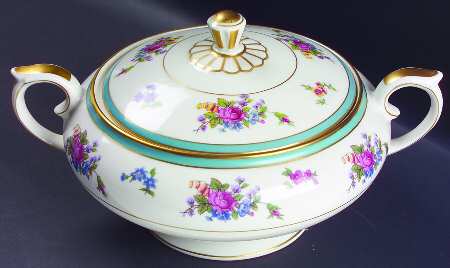 Elizabeth Leigh Round Covered Vegetable