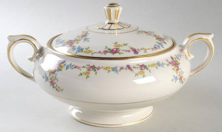 Peggy Shippen Round Covered Vegetable