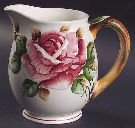 Americana 32 Oz Pitcher