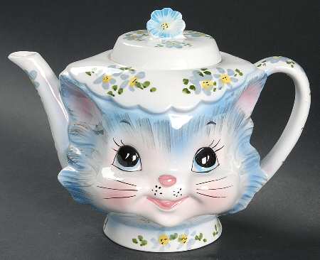 Miss Priss Small Teapot & Lid