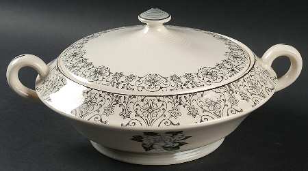 Elegance Round Covered Vegetable