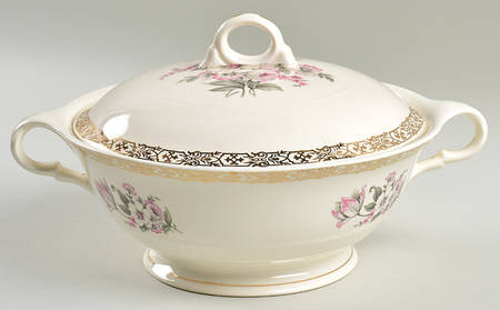Masterpiece Round Covered Vegetable