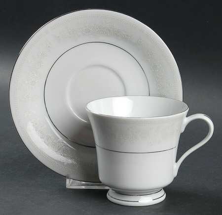 Chantilly Footed Cup & Saucer Set