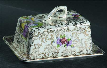 Pompadour Cheese Dish with Lid (Wedge)