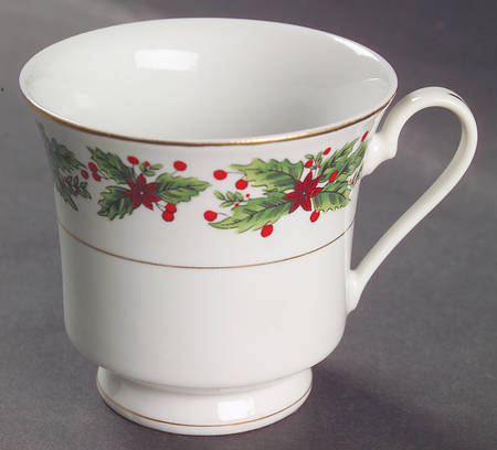Holly Wreath Footed Cup