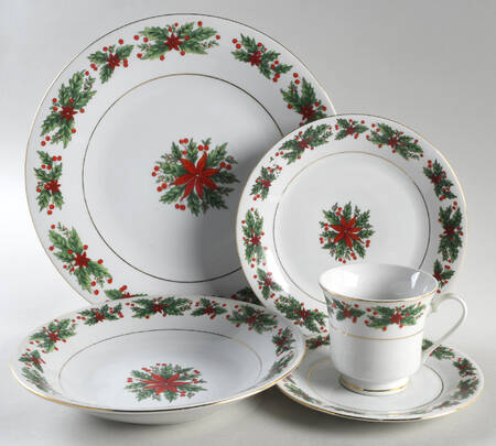 Holly Wreath 5 Piece Place Setting