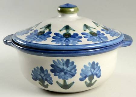 Bachelor Button 2.25 Qt Round Covered Casserole