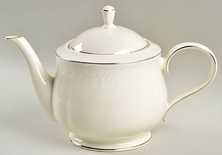 Courtyard Platinum Teapot & Lid