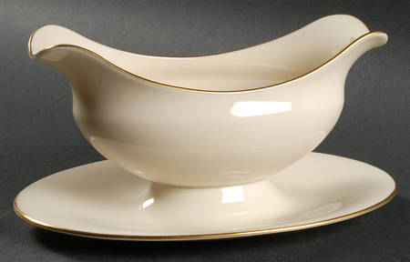 L26 Gravy Boat with Attached Underplate